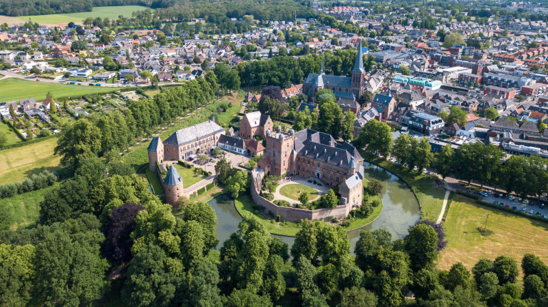Ridder of Hofdame worden op Kasteel Huis Bergh