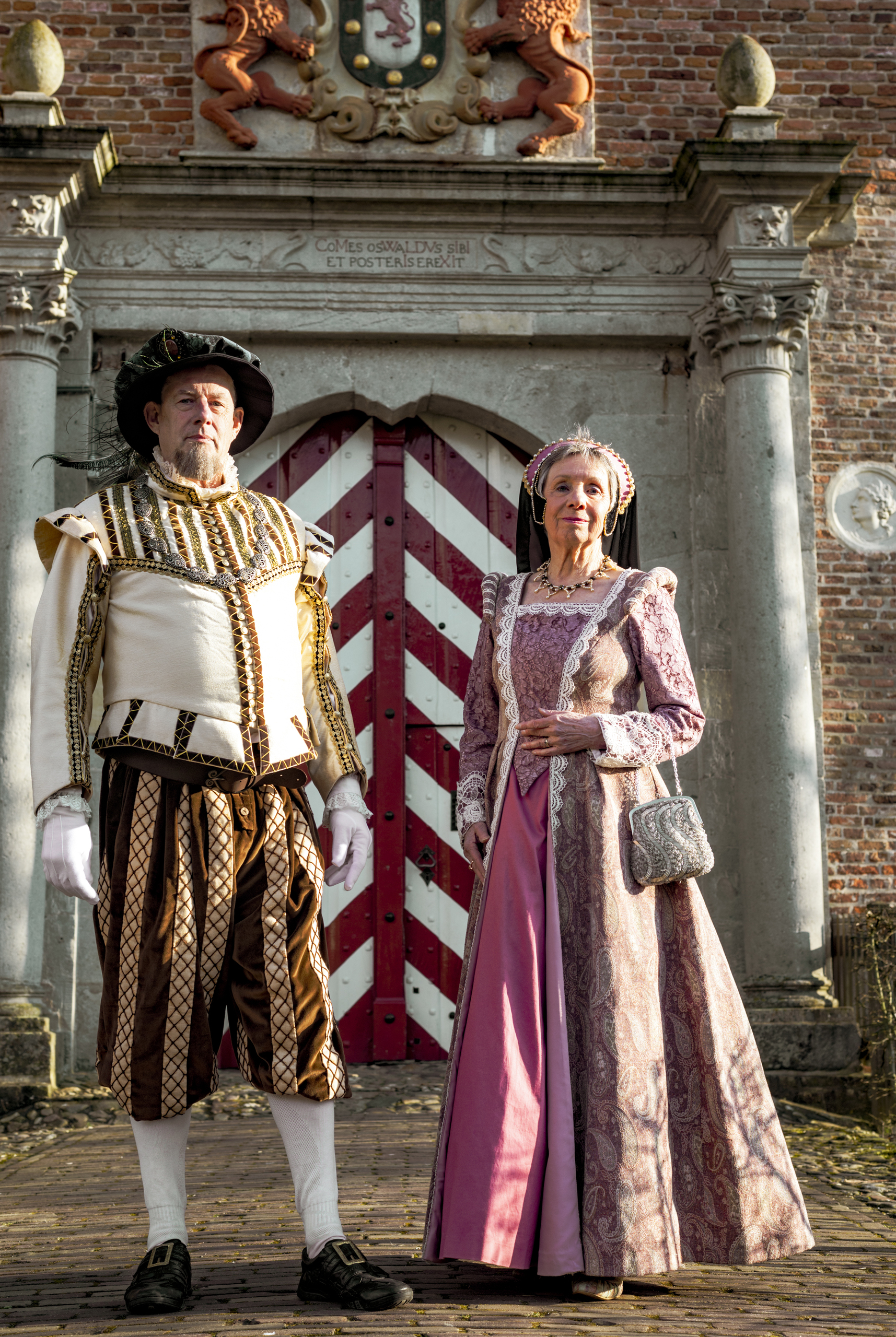 Bezoek aan Kasteel Huis Bergh, Stadsmuseum Bergh en een verbindende stadswandeling